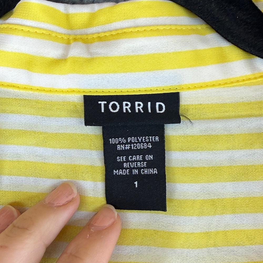 Torrid Long Sleeve Button Up Semi Sheer Yellow White Striped Top Women’s 1 1X - Picture 4 of 9